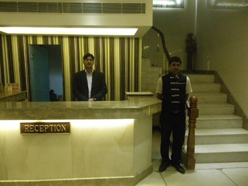 Hotel Metro Continental 德里 外观 照片